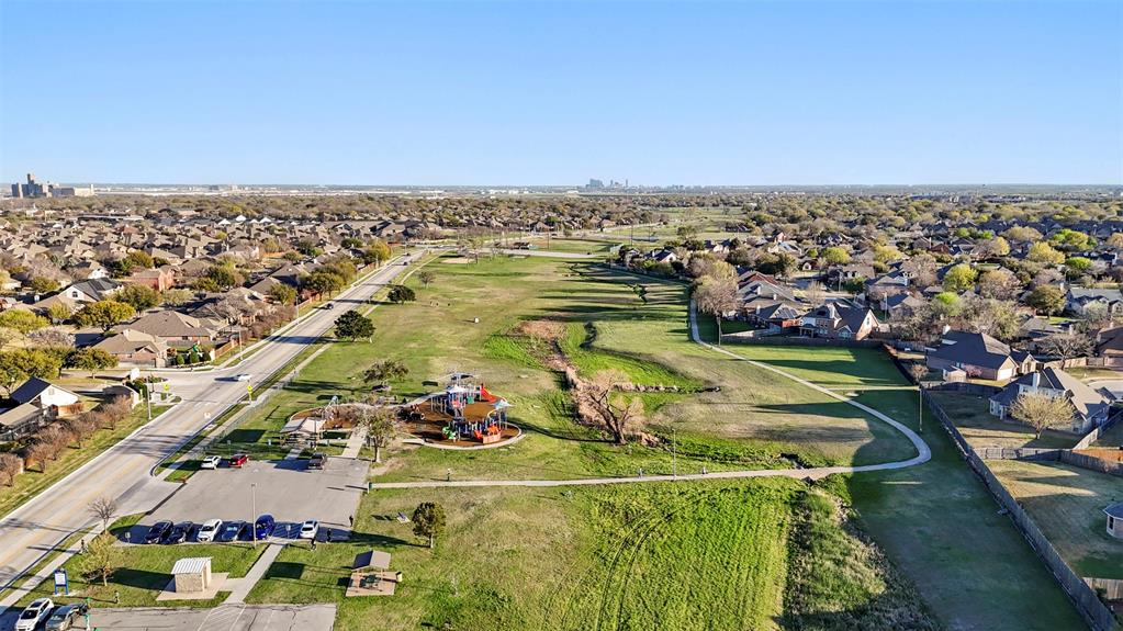 Common At Willow Creek - Residential