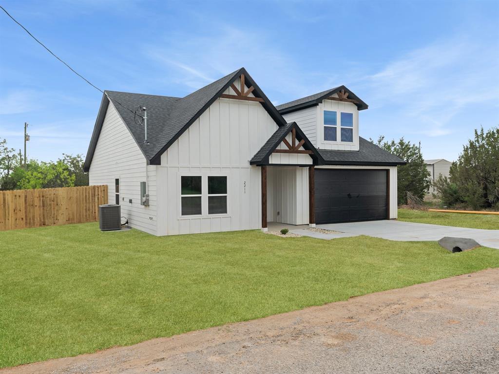 2211 Woodcrest Trail