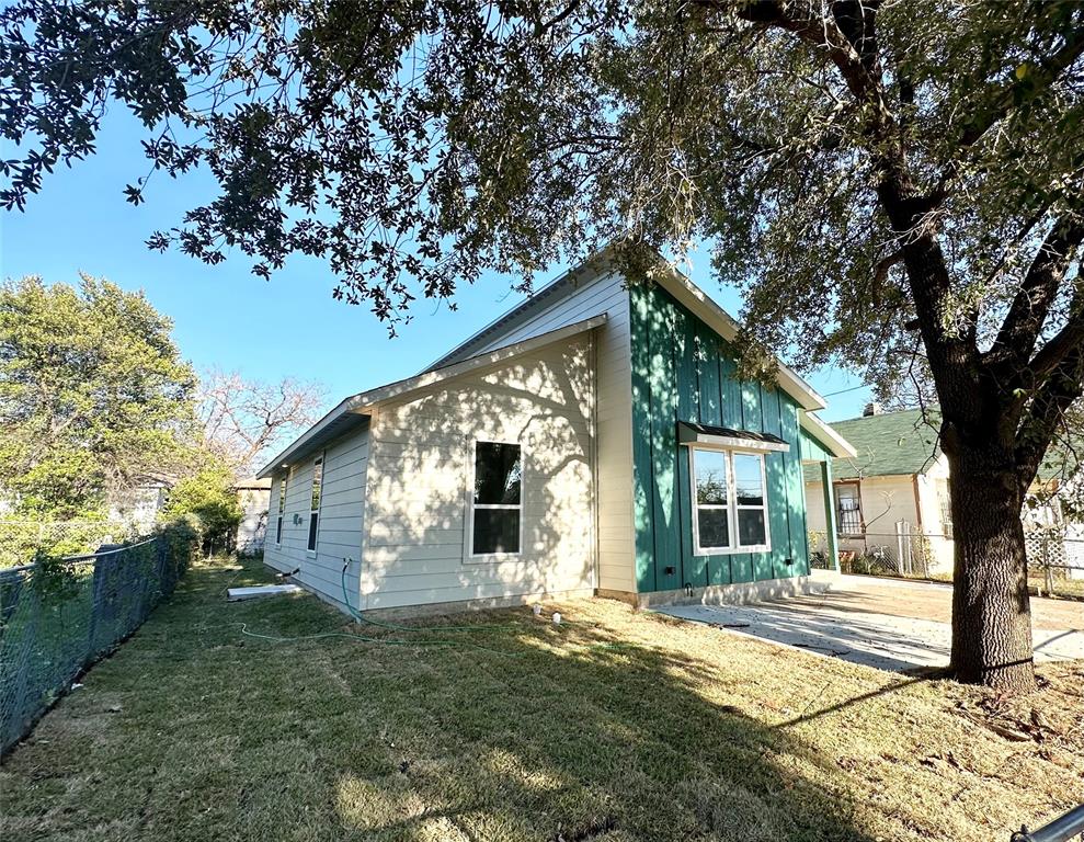 Mays Brook Spring Ave - Residential