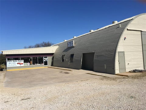 Photo of 108 W Walcott Street, Pilot Point, TX 76258 (MLS # 21421529)