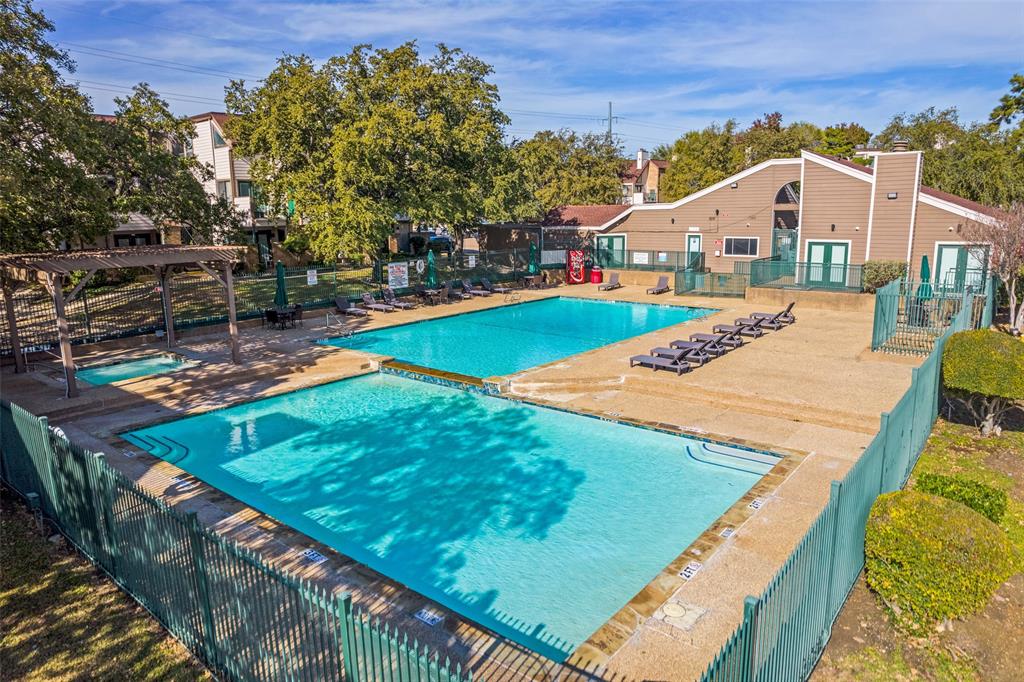 Arlington Oaks Condo - Residential