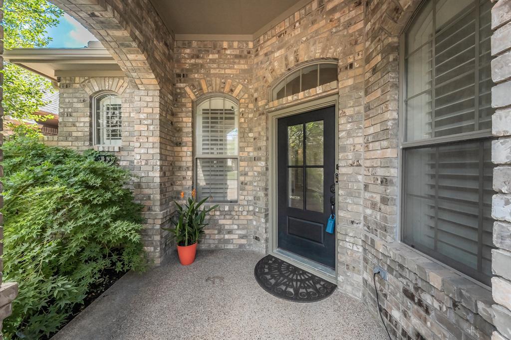 210 La Fontaine Lane