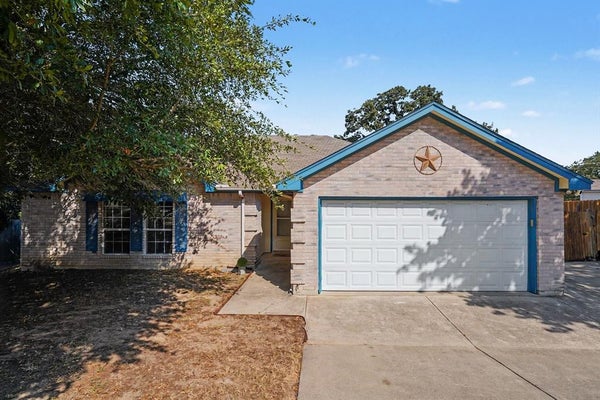 637 OAK VIEW CT, AZLE, TX 76020 - Image bd1988e5f69bcf2c5d8a25d423b0fc50/282332599