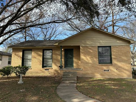 A home in Corsicana