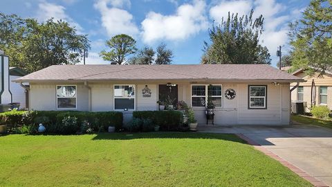 Photo of 1806 Pleasant Run Road, Carrollton, TX 75006 (MLS # 21086764)