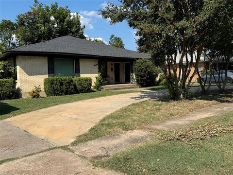 Photo of 11321 Wyatt Street, Dallas, TX 75218 (MLS # 21146240)