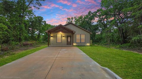 Photo of 163 Lake Creek Drive, Mabank, TX 75156 (MLS # 21250708)
