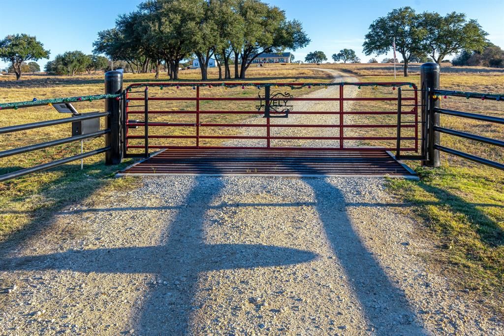 Photo of 965 County Road 223, Stephenville, TX 76401 (MLS # 21267590)