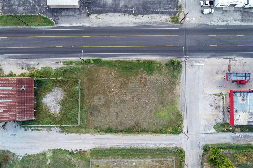 Lawn Place 01 - Land