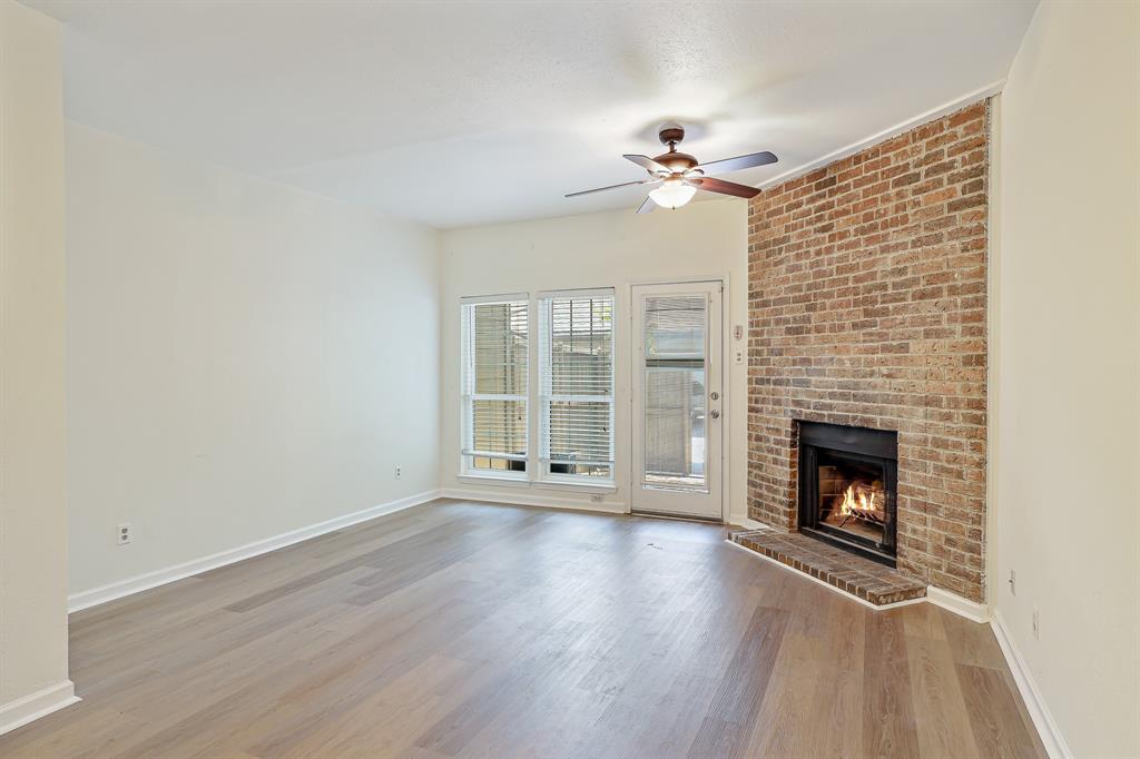 Glen Oaks Twnhms Condo - Residential