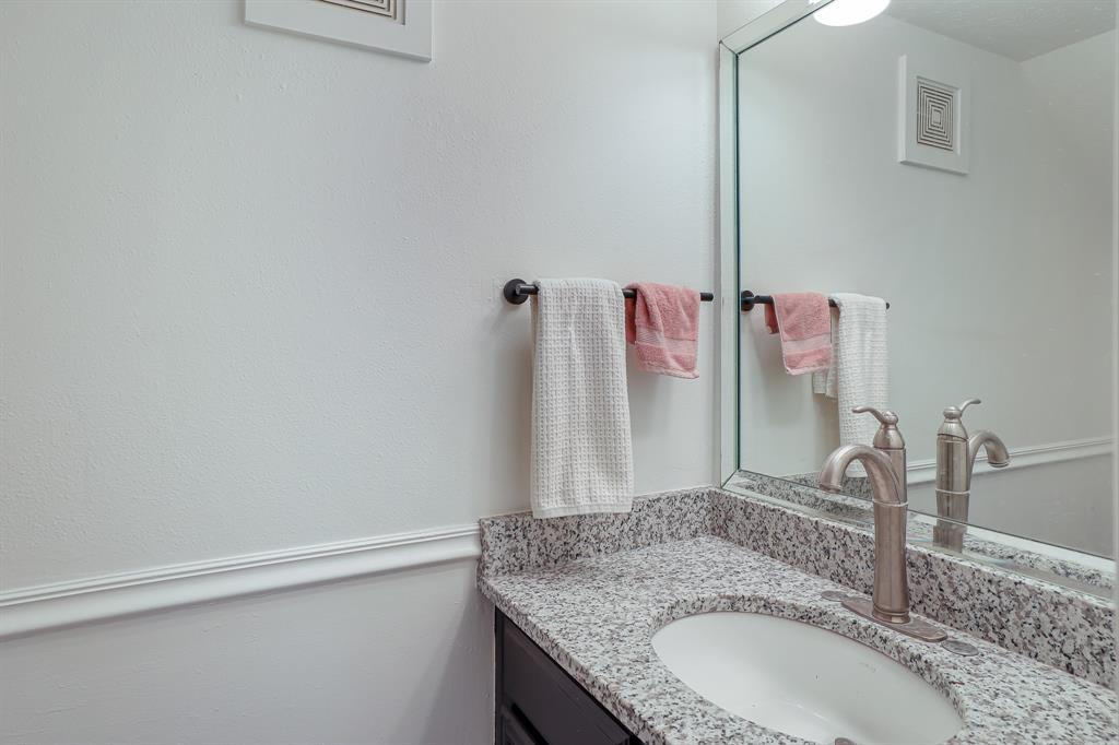 Glen Oaks Twnhms Condo - Residential