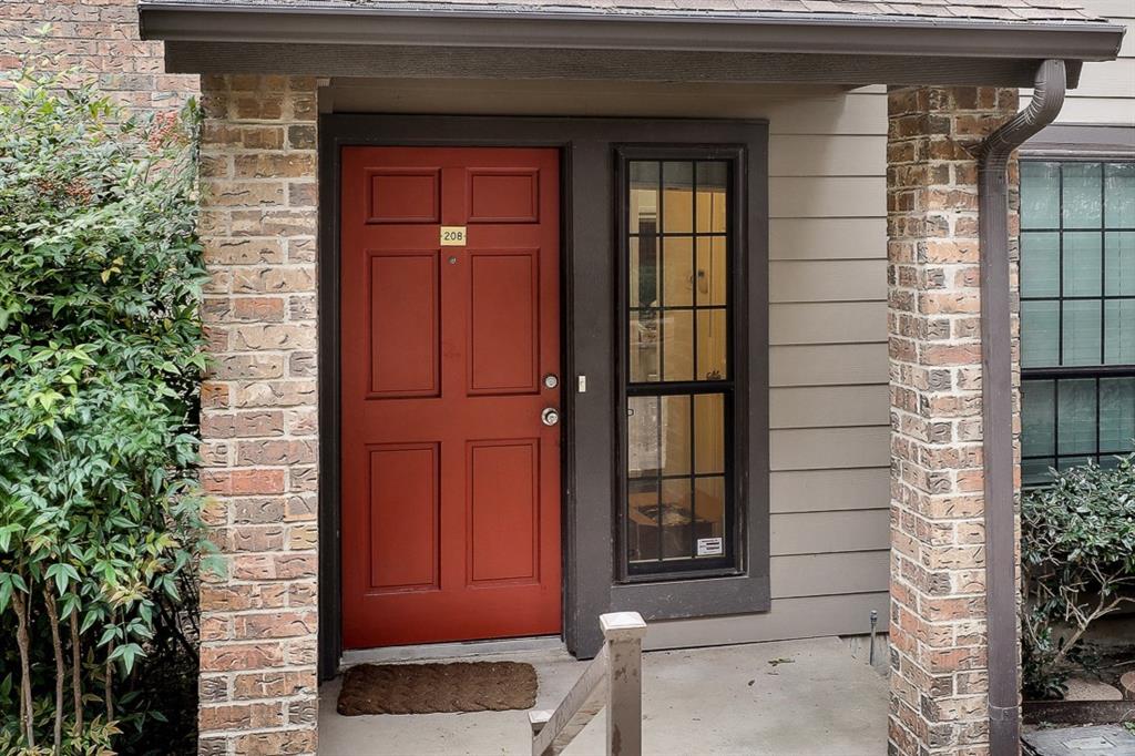 Glen Oaks Twnhms Condo - Residential