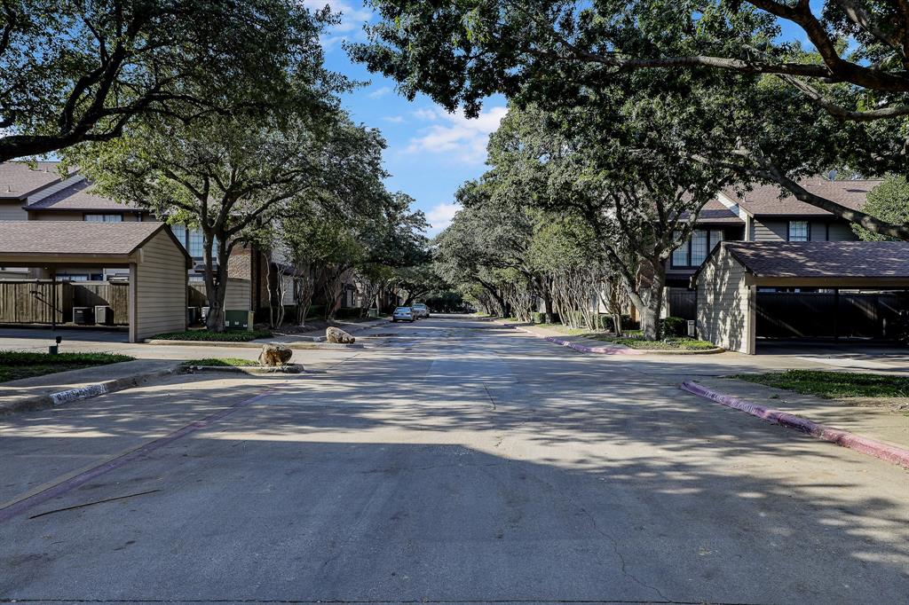 Glen Oaks Twnhms Condo - Residential