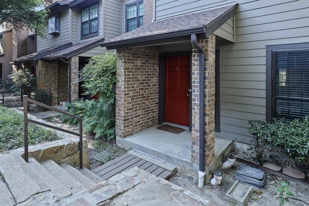 Glen Oaks Twnhms Condo - Residential