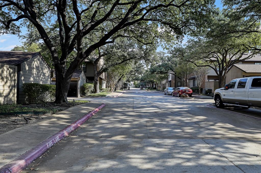 Glen Oaks Twnhms Condo - Residential