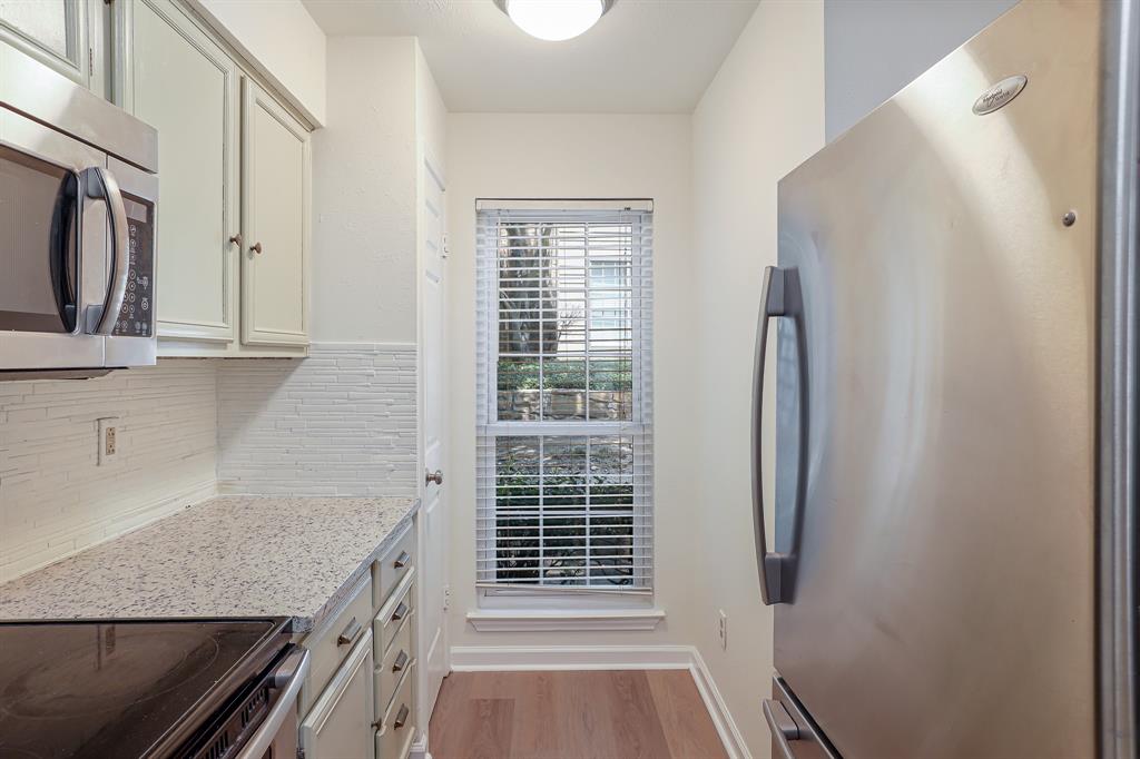 Glen Oaks Twnhms Condo - Residential