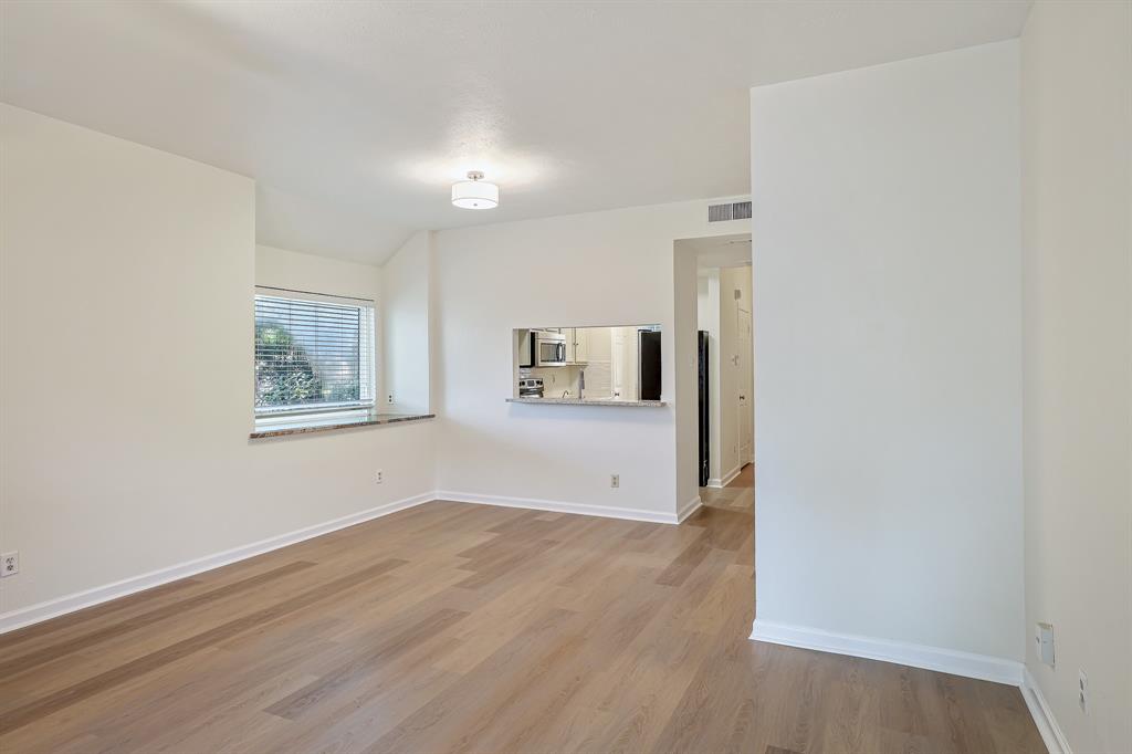 Glen Oaks Twnhms Condo - Residential