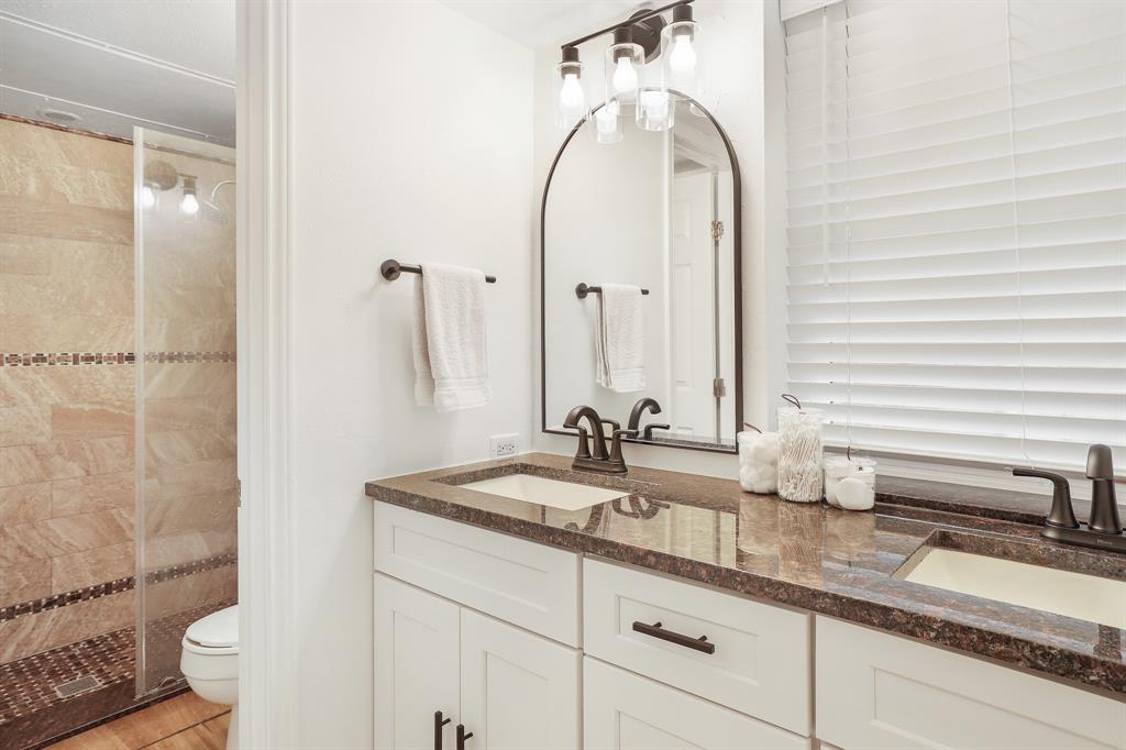 Glen Oaks Twnhms Condo - Residential