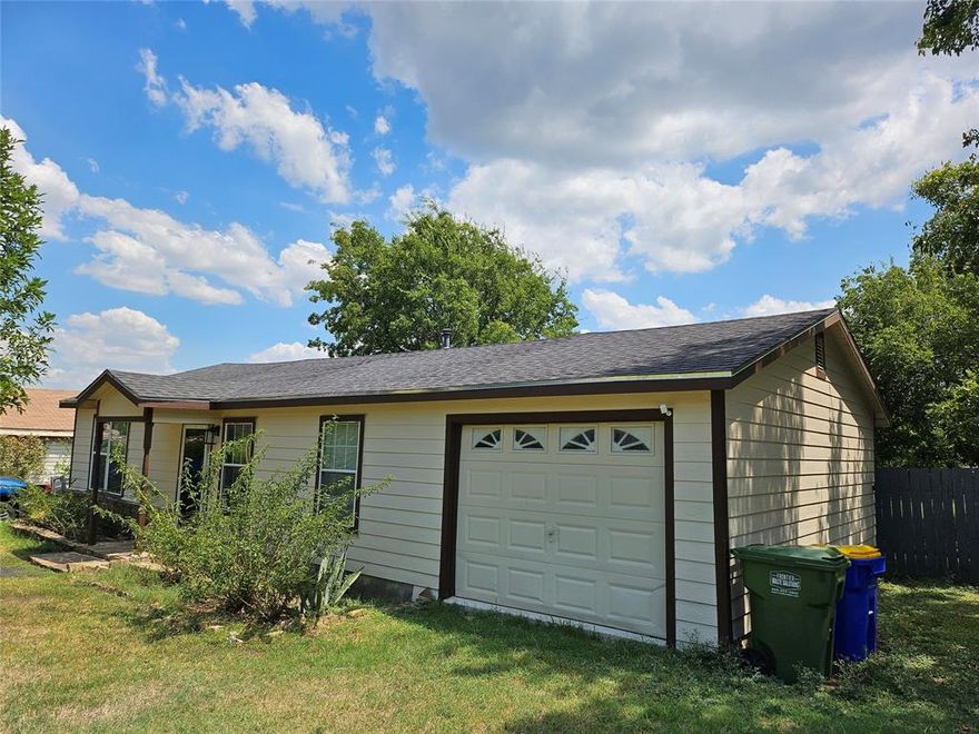 Cute. Recently updated, including Bath, Kitchen cabinets, Flooring, Paint, HVAC, Water Heater. 
Large Backyard, Trees. Close to shopping and Freeways.