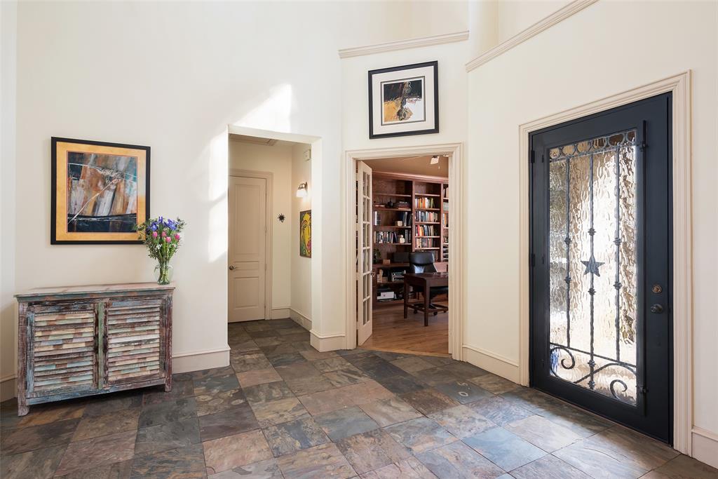 Royal Crest - Residential