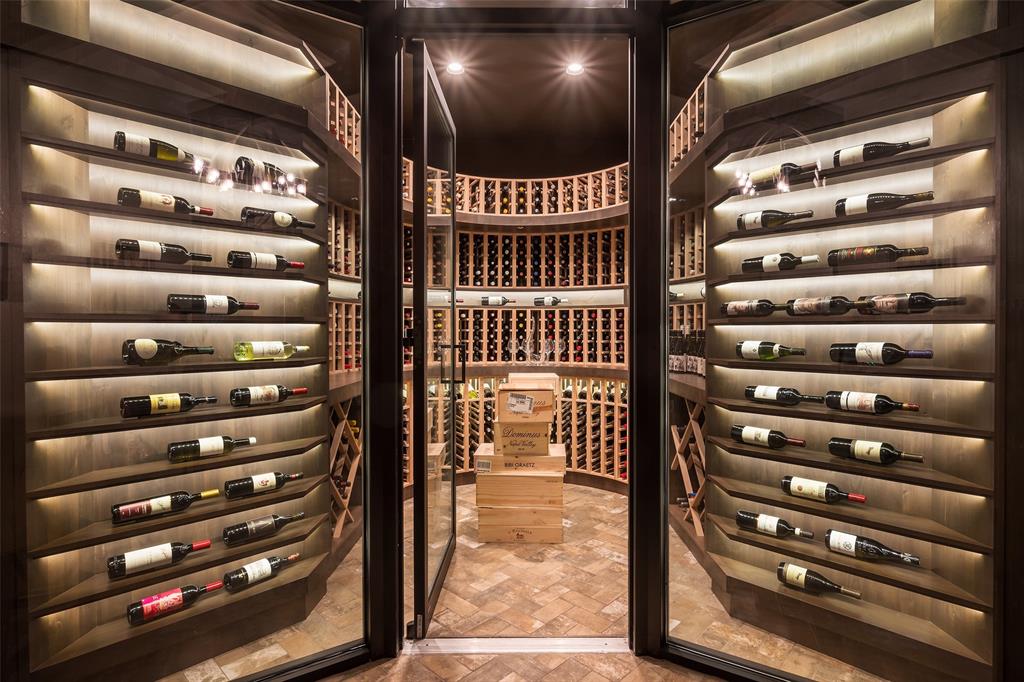 Royal Crest - Residential