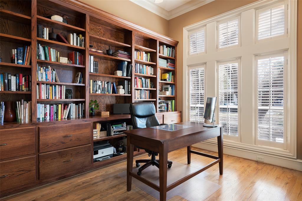 Royal Crest - Residential