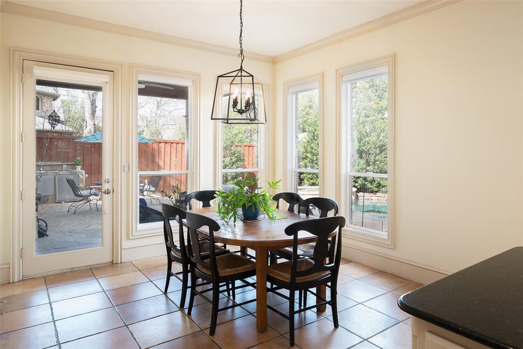 Royal Crest - Residential