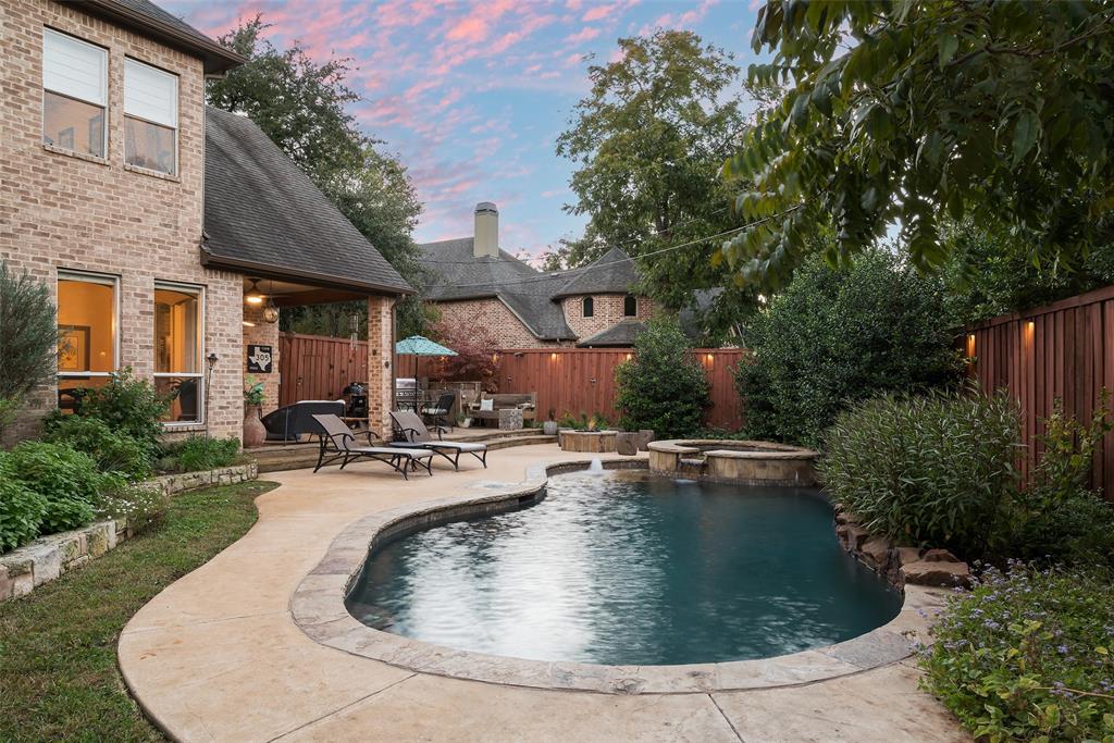 Royal Crest - Residential