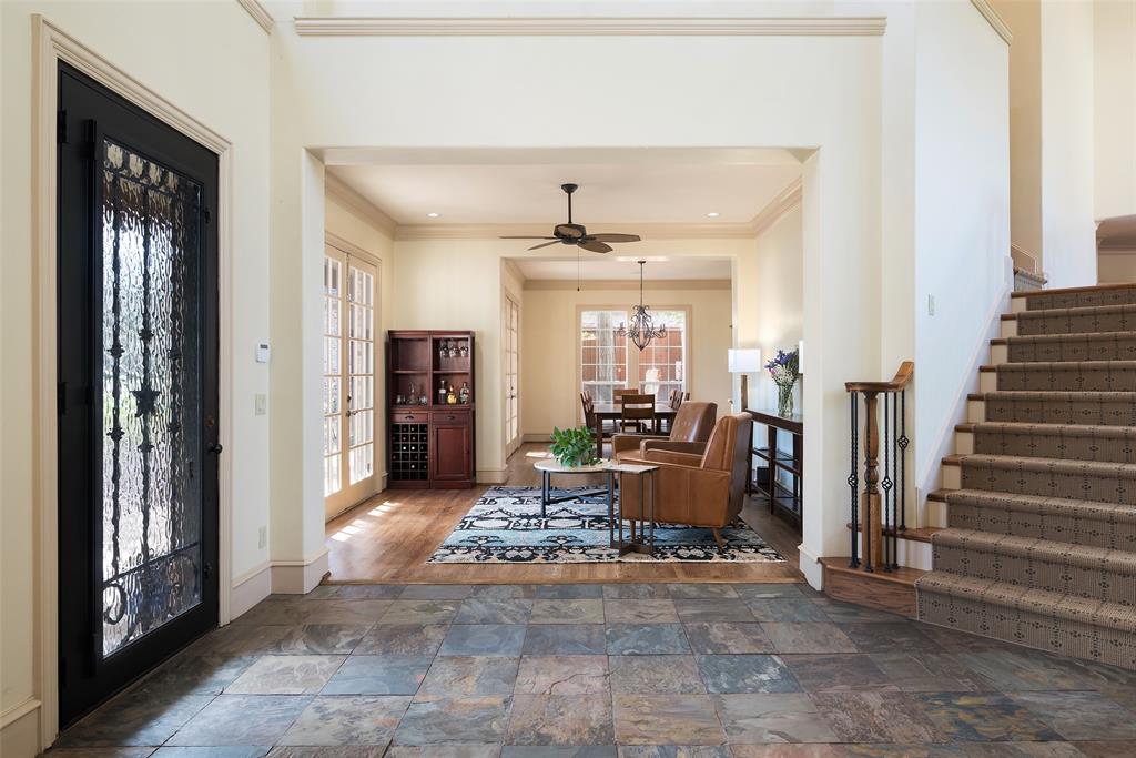 Royal Crest - Residential