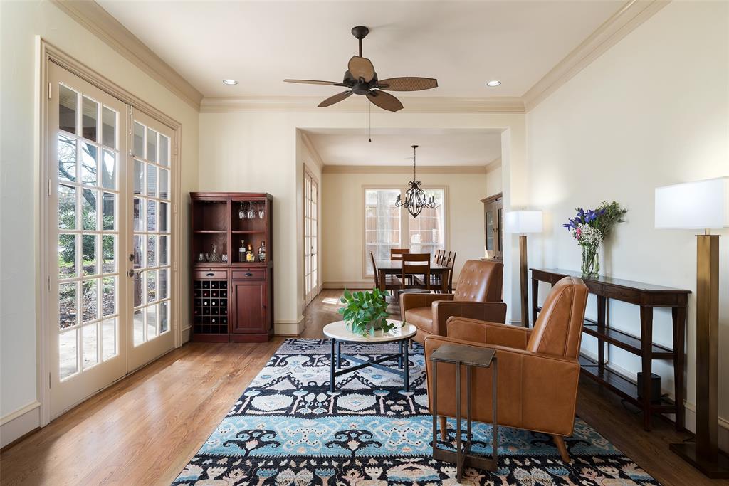 Royal Crest - Residential