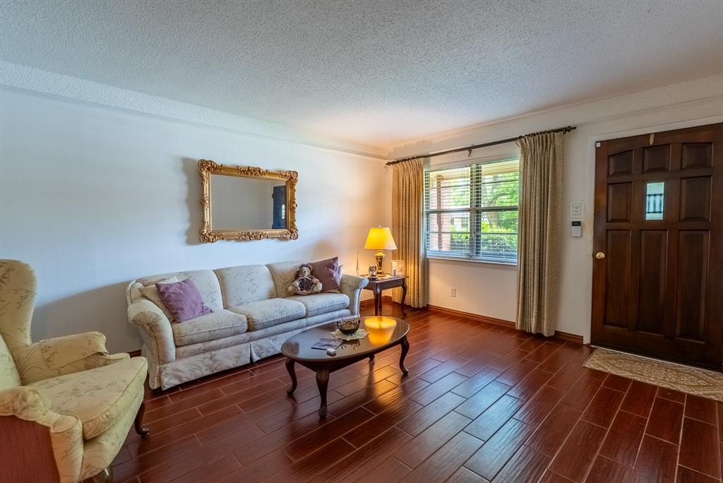 1712 Foster Drive