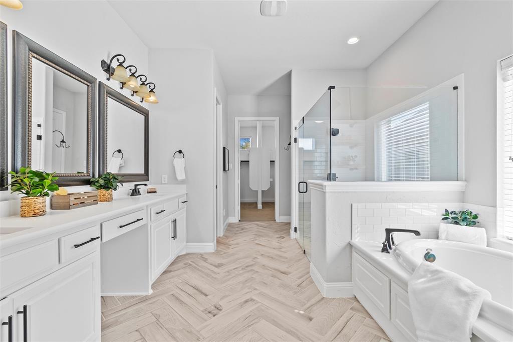 Prosper, Texas 75078, United States, 5 Bedrooms Bedrooms, ,5 BathroomsBathrooms,Residential,Pending,46041