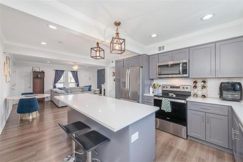 Photo of 5076 Matilda Street #227, Dallas, TX 75206 (MLS # 21235369)