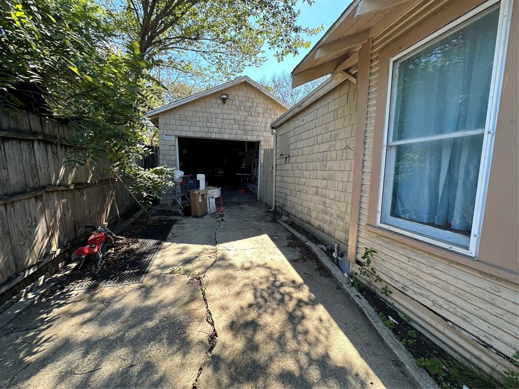 829 W Beddell Street