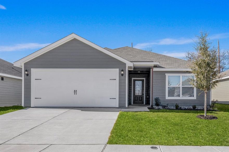 Rio Grande – 1 story, 3-bed, 2-bath, 1,175 sqft! The Rio Grande floor plan is a one-story, three-bedroom and two-bathroom home. It has a spacious, open-concept layout with a chef-ready kitchen and large family room. Built with our CompleteHome™ package, you will find a host of upgrades at no extra cost to you! Granite countertops, stainless steel appliances, and a Wi-Fi-enabled garage door opener are just a few of the wonderful upgrades you will enjoy when living in the Rio Grande. This spacious master suite is the perfect get away after a long day. Built with you in mind, this roomy retreat includes a spacious room equipped to fit your king-sized furniture, spa-like bathroom, and huge walk-in closet. From the high-end glass shower to the incredible storage space, you will have everything you need to relax and unwind!