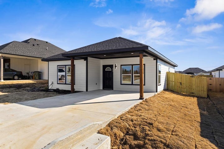 Photo 1 of 27 — 304 Rike Road, Mabank, TX 75147