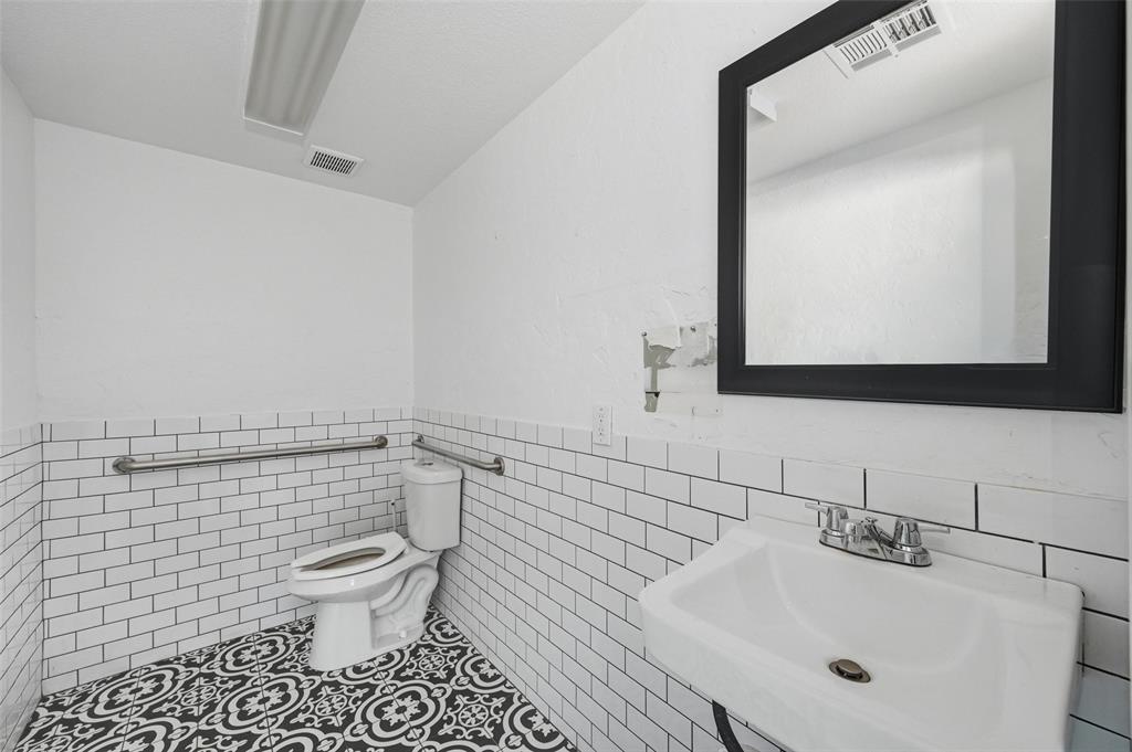 Tucker Add - Commercial Sale