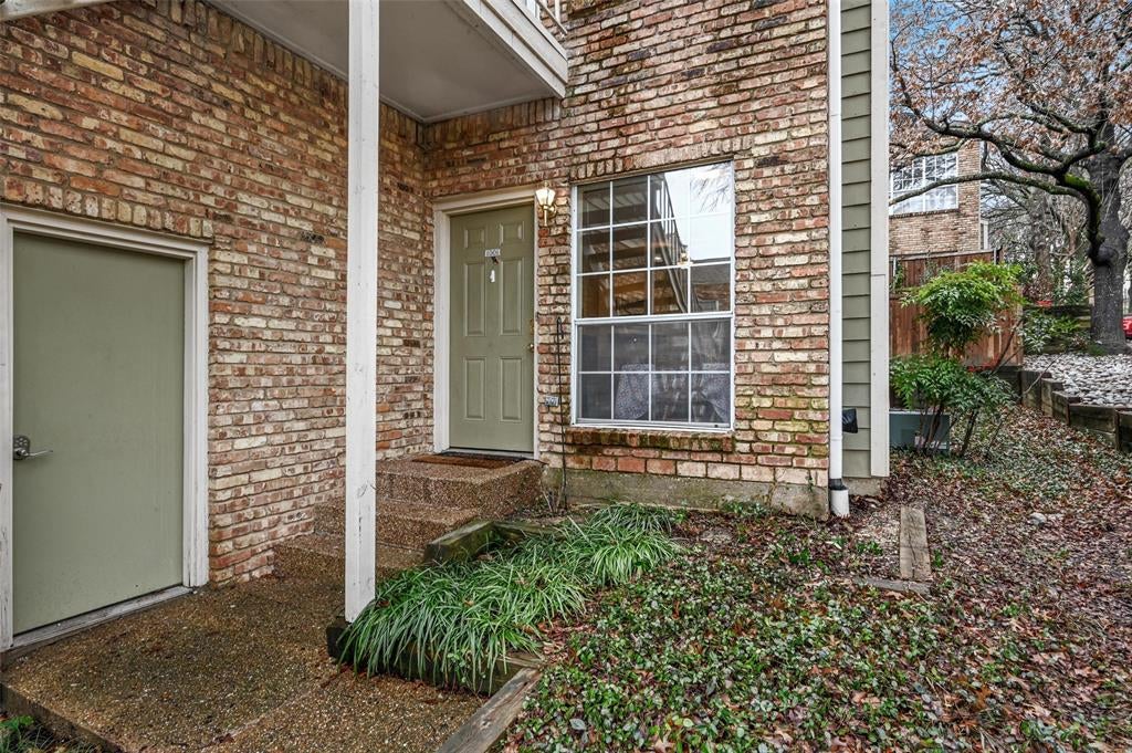 7151 Gaston Avenue 1001
