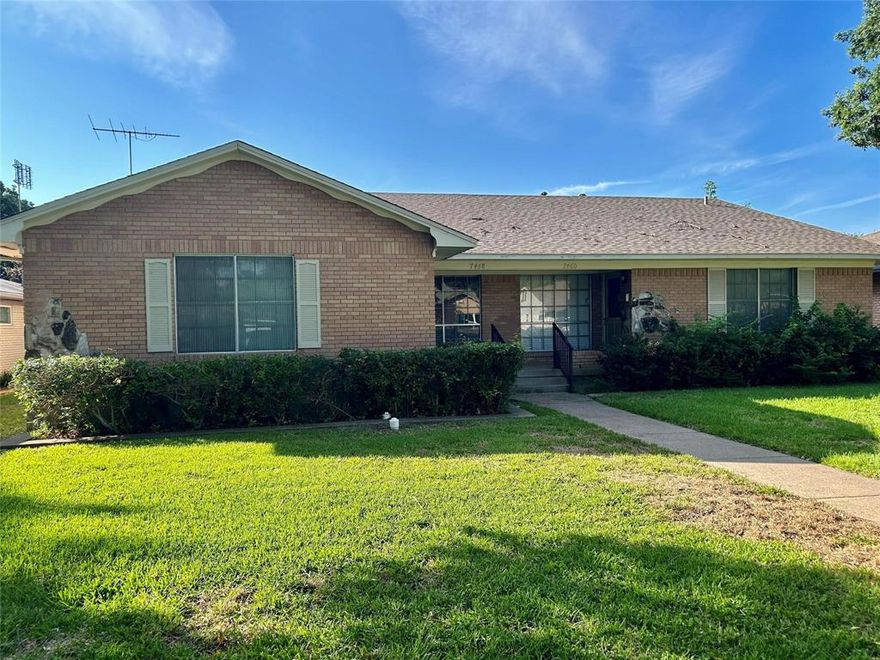 SPECIAL: *LANDLORD OFFERING FIRST FULL MONTH OF RENT FREE.
Charming 2 bed & 2 bath duplex, offering the perfect blend of comfort, convenience, and character. This home is thoughtfully laid out, with a private yard for relaxing or entertaining. Features: Washer & dryer hookups, Central air conditioning, Pet friendly, we accept larger dogs and cats (subject to approval). Nature & Recreation: Just minutes from White Rock Lake, with hike & bike trail, and dog park. Safe Neighborhood: Nestled in the Merriman Park & University Manor area, known for its quiet, community-oriented feel. Shopping & Dining: A short distance to NorthPark Center, Lower Greenville,  and Uptown. Transit: Free M-Line Trolley is easily accessible—connecting Uptown, Victory Park, and the Arts District, making it simple to explore Dallas without driving.