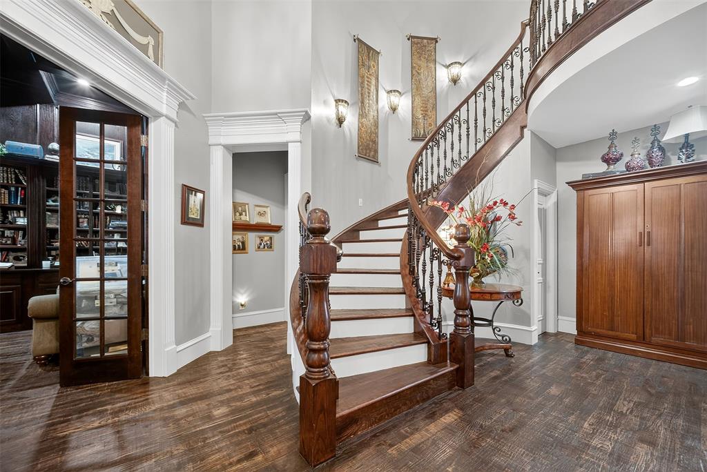 Royal Crest - Residential