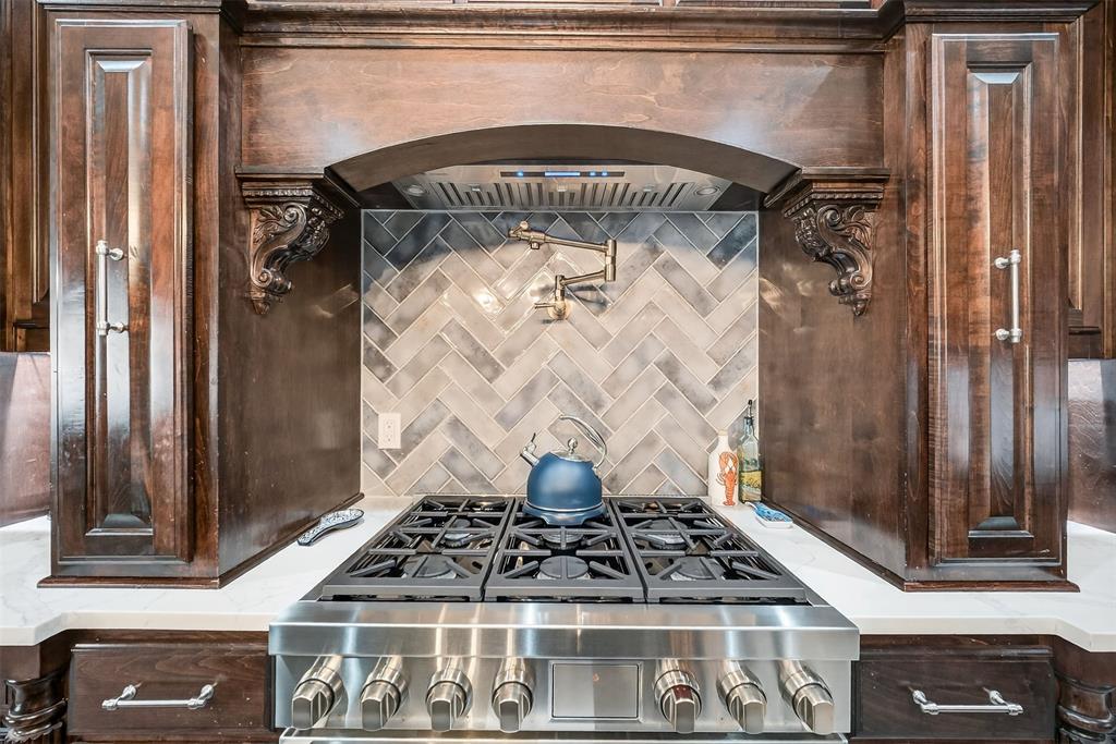 Royal Crest - Residential