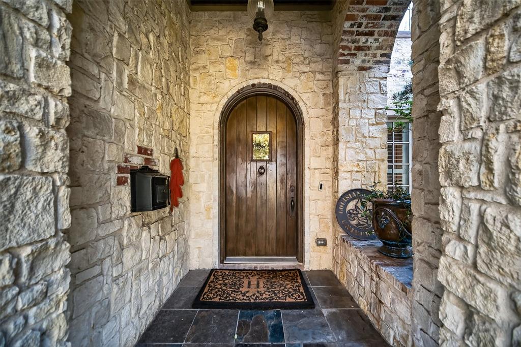 Royal Crest - Residential