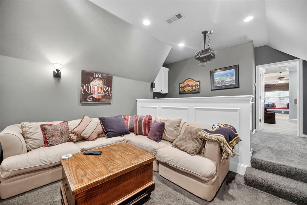 Royal Crest - Residential