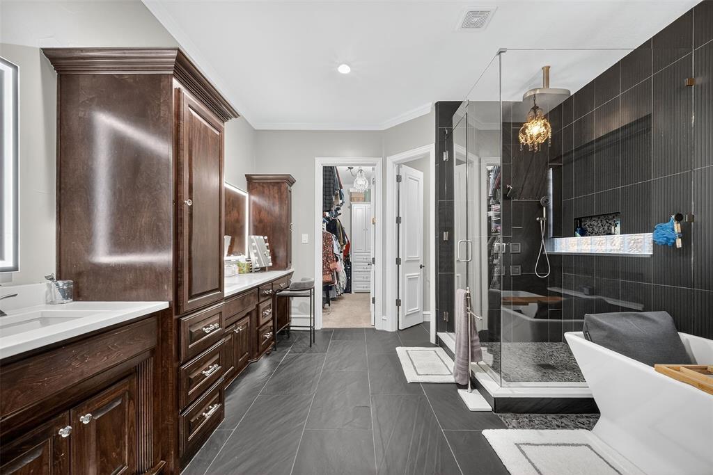 Royal Crest - Residential