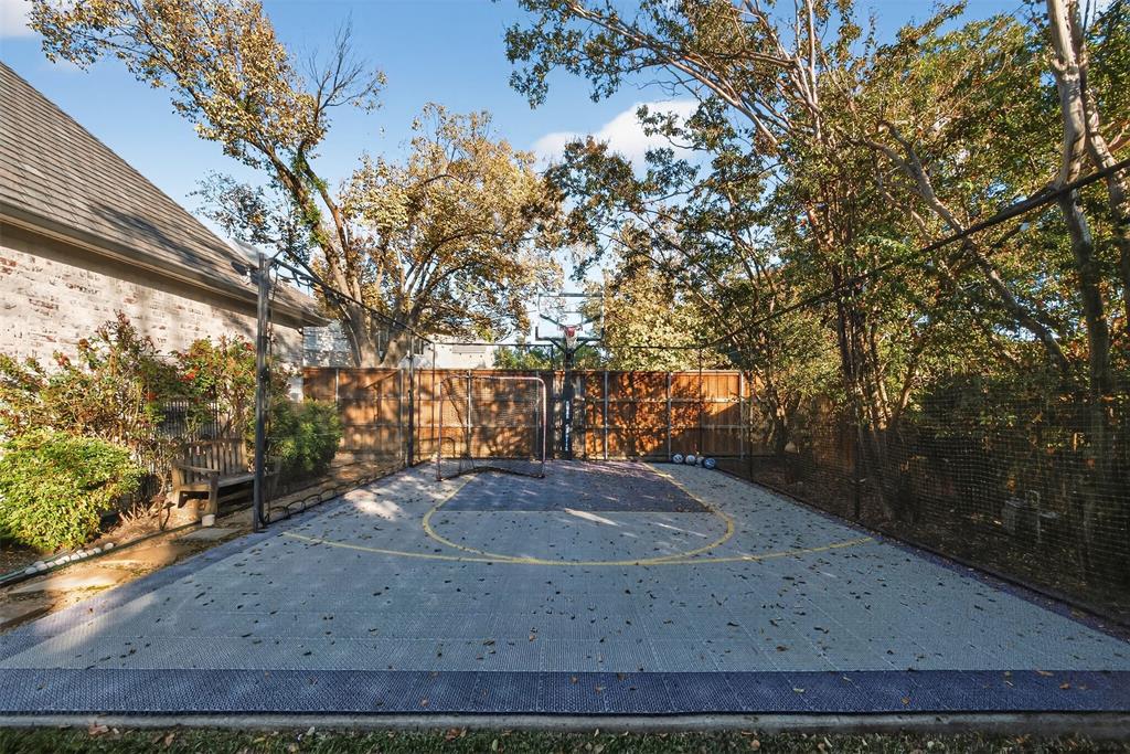 Royal Crest - Residential