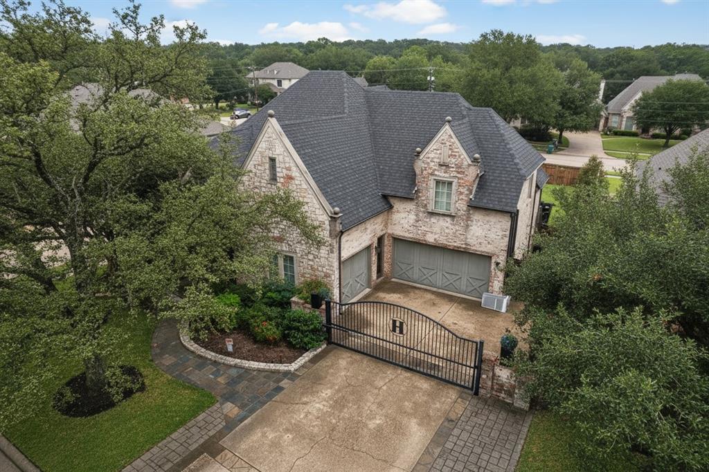 Royal Crest - Residential