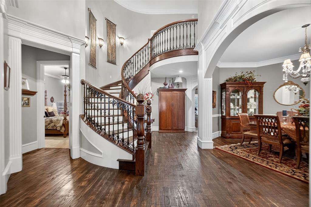 Royal Crest - Residential