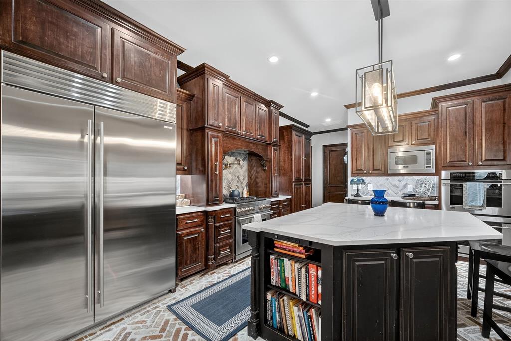 Royal Crest - Residential