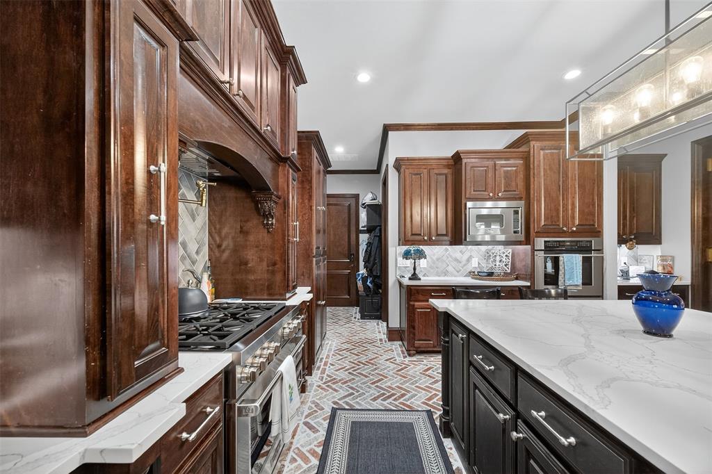 Royal Crest - Residential