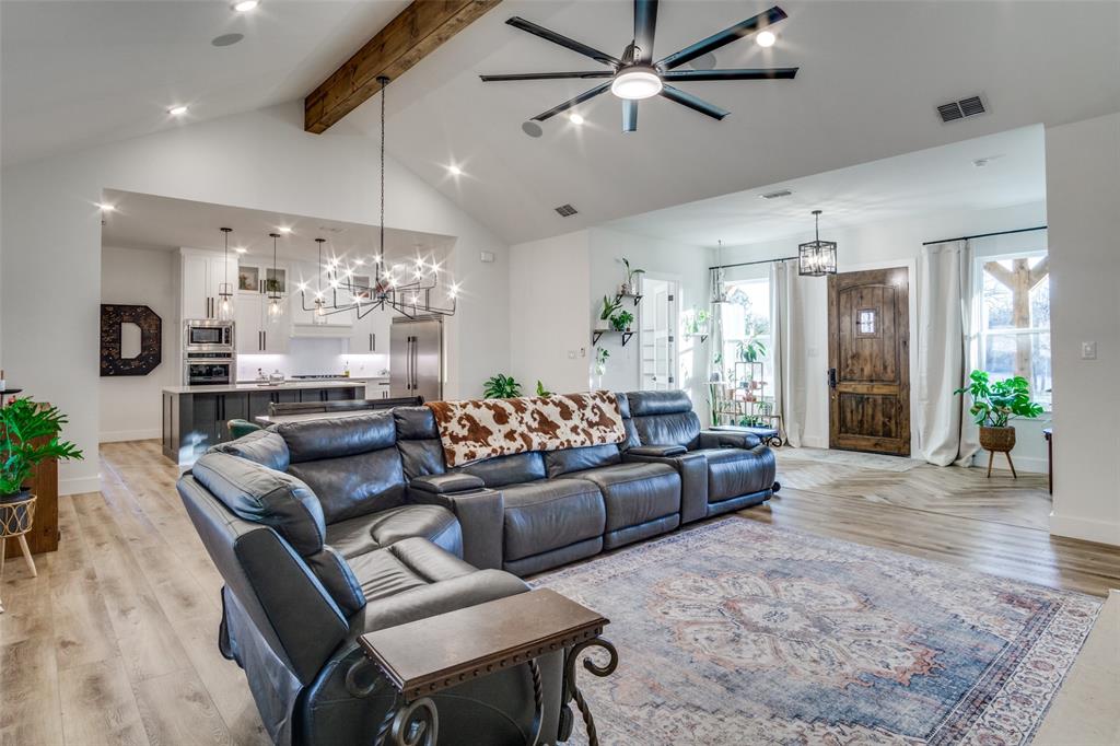 112 Wooded Acres Drive